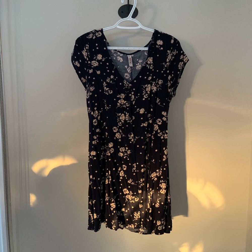 SUPER CUTE Navy blue floral button down dress